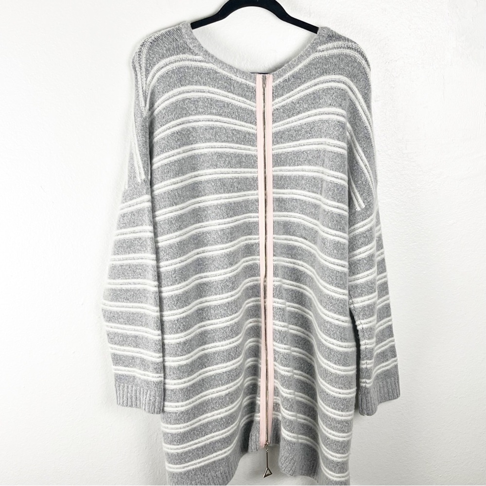 SOFT SURROUNDINGS Gray Striped Exposed Faux Back Zipper Tunic Sweater Size 1X